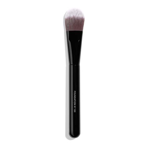 chanel pinceau fond de teint foundation brush review|CHANEL Foundation Brush (Synthetic Fibers) .